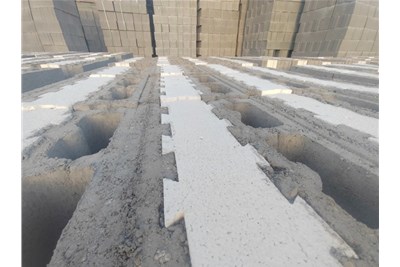 保温砌块在进行粘贴时要注意什么？